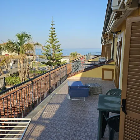 M&m House-appartamento Sul Mare Санта-Мария-ди-Кастеллабате